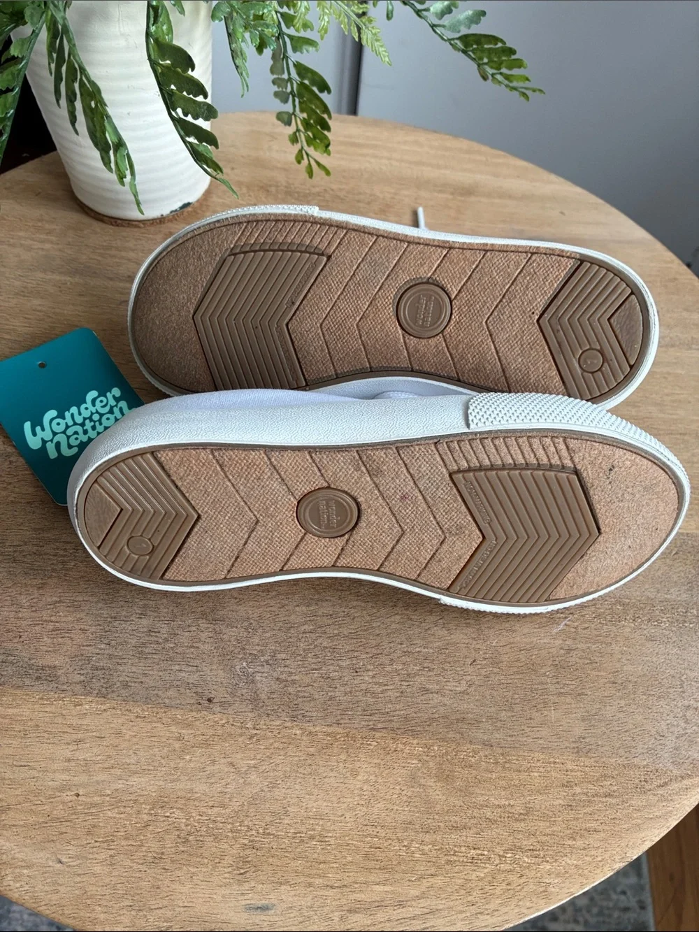 wonder nation White Low-Top Canvas Lace-Up Sneakers, Size 1